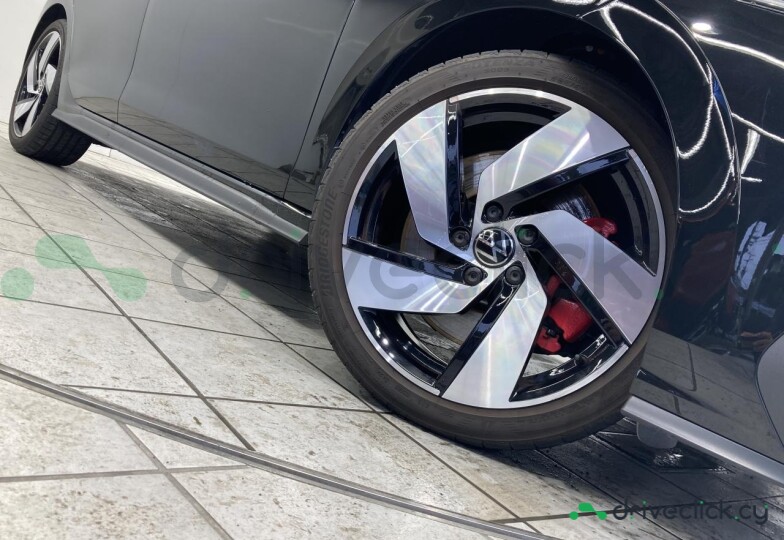 Volkswagen Golf Black