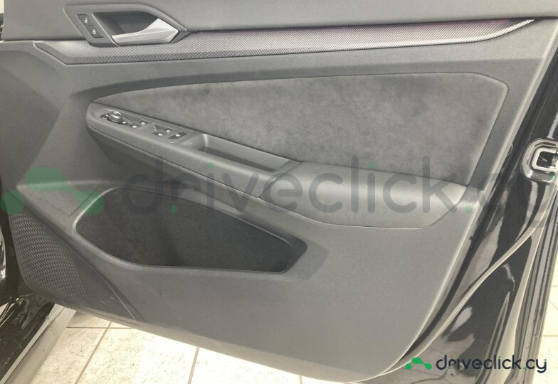 Volkswagen Golf Black