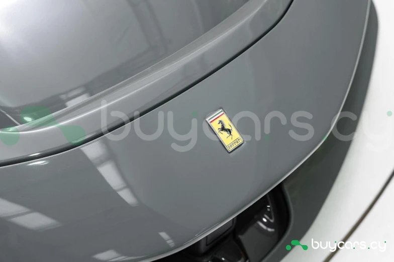 Ferrari SF90 Spider Серый