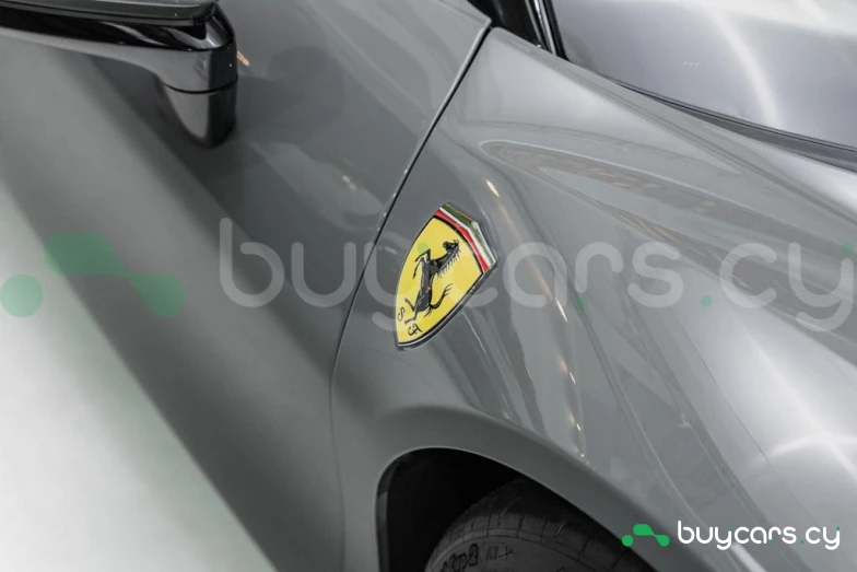 Ferrari SF90 Spider Серый