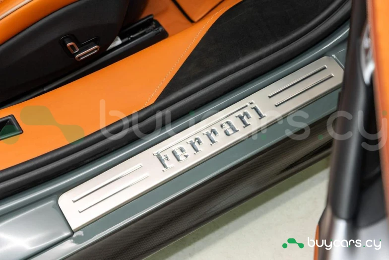 Ferrari SF90 Spider Серый