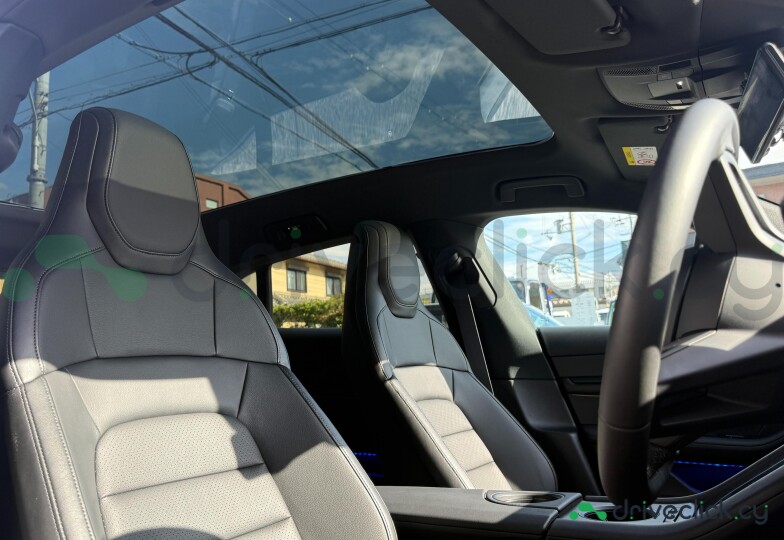 Porsche Taycan Black