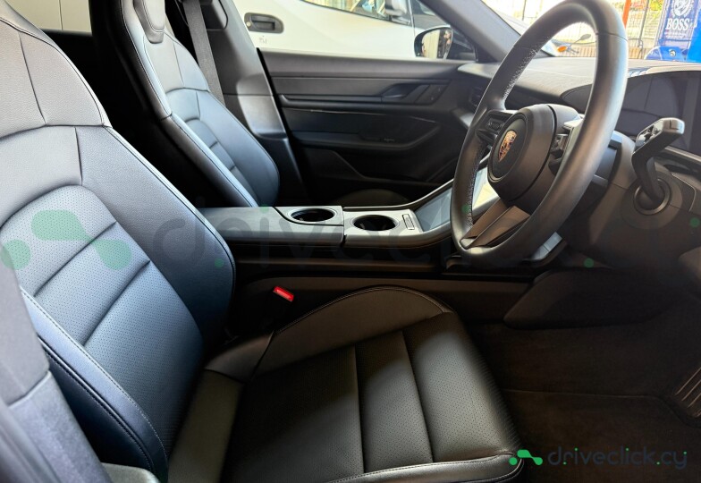 Porsche Taycan Black