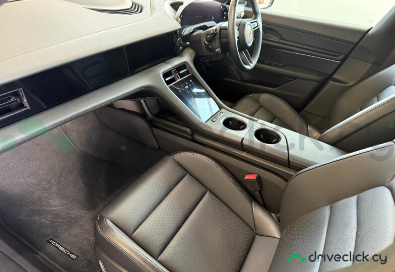 Porsche Taycan Black