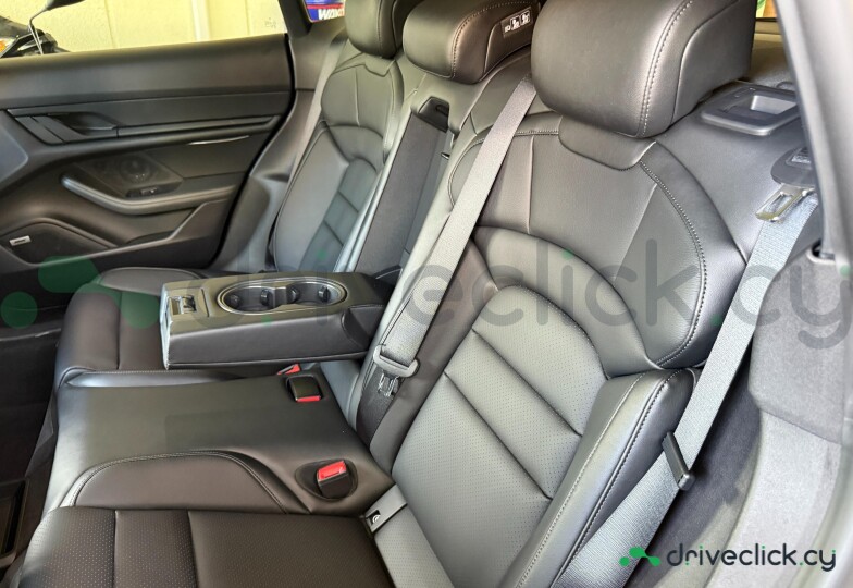 Porsche Taycan Black