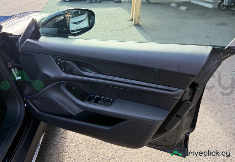 Porsche Taycan Black