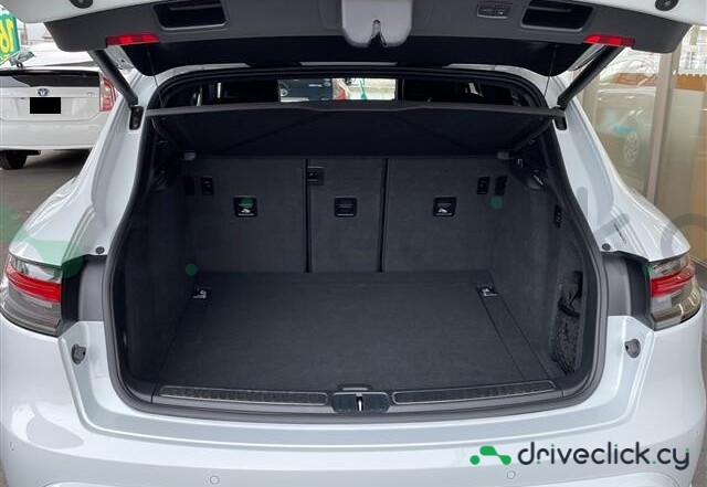 Porsche Macan White