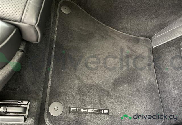 Porsche Macan White