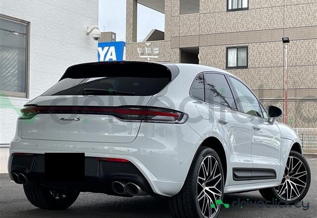 Porsche Macan White
