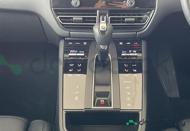 Porsche Macan White