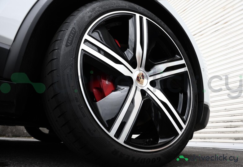 Porsche Macan White