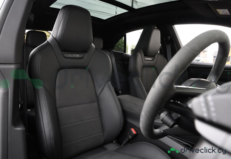Porsche Macan White