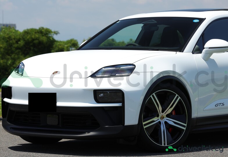 Porsche Macan White