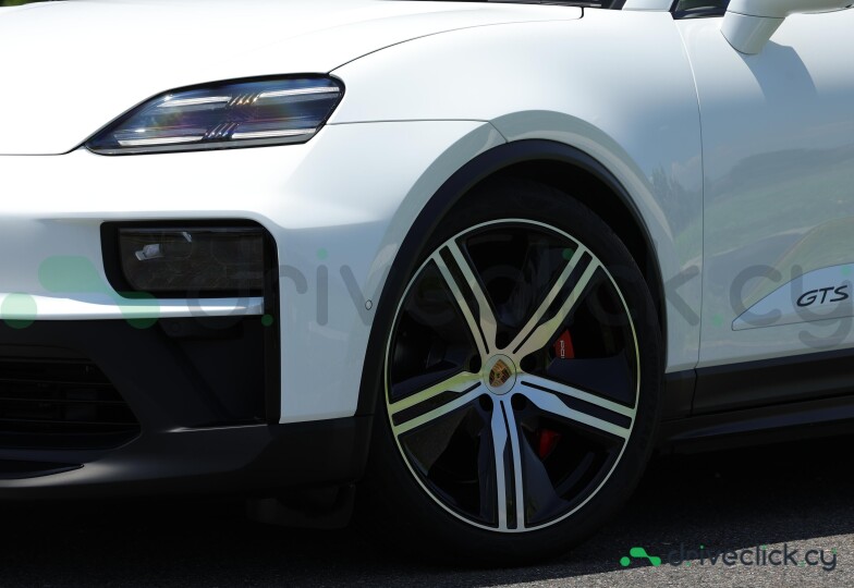 Porsche Macan White