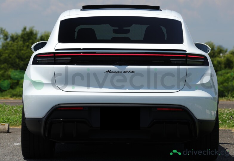 Porsche Macan White
