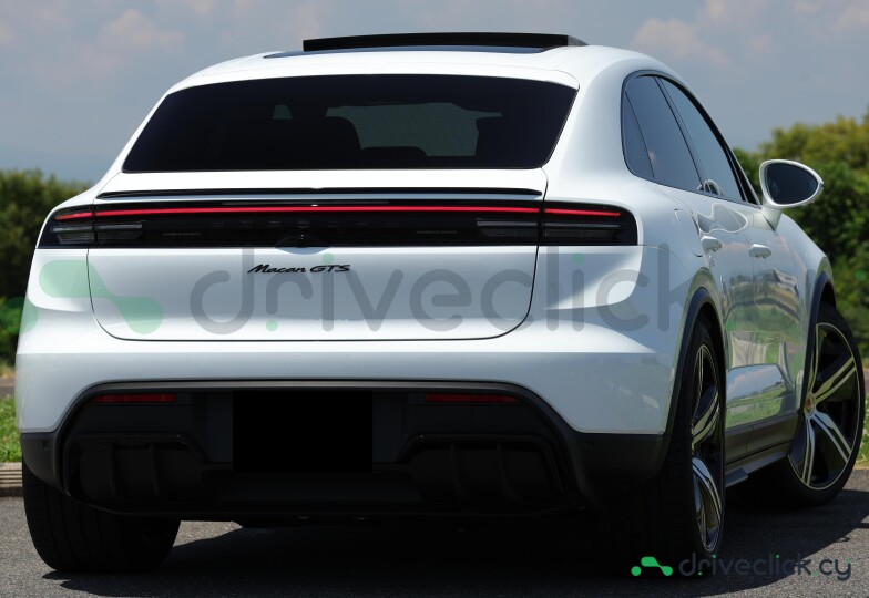 Porsche Macan White