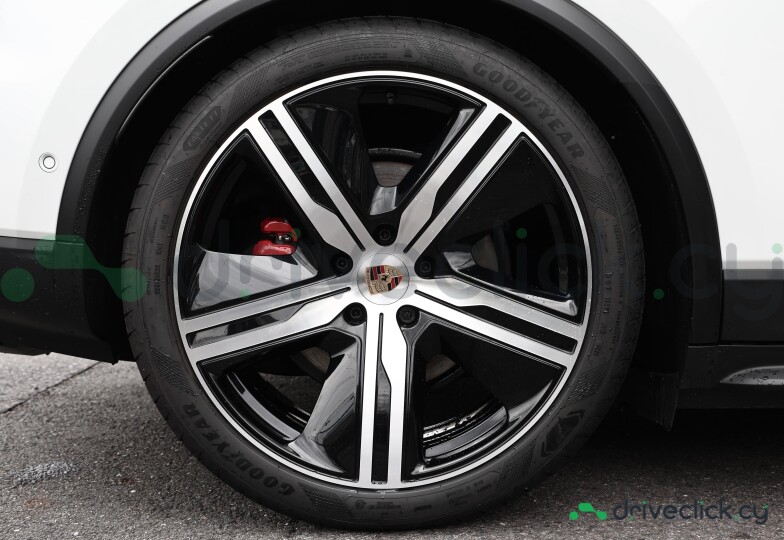Porsche Macan White