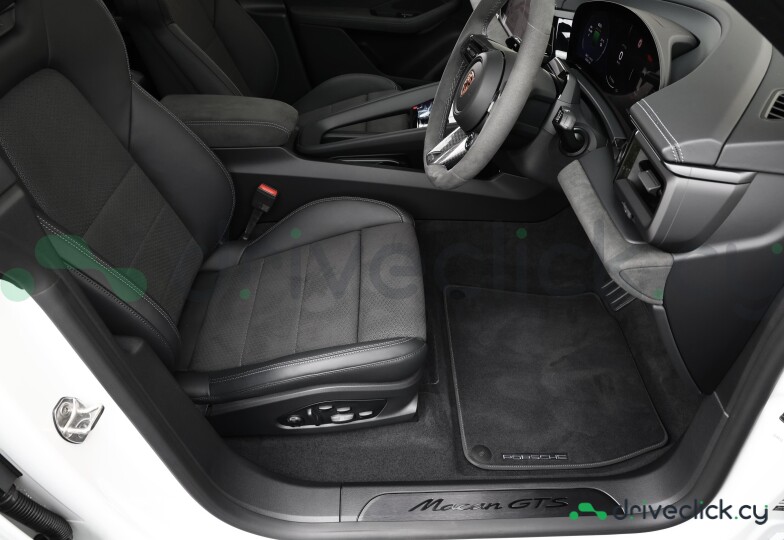 Porsche Macan White