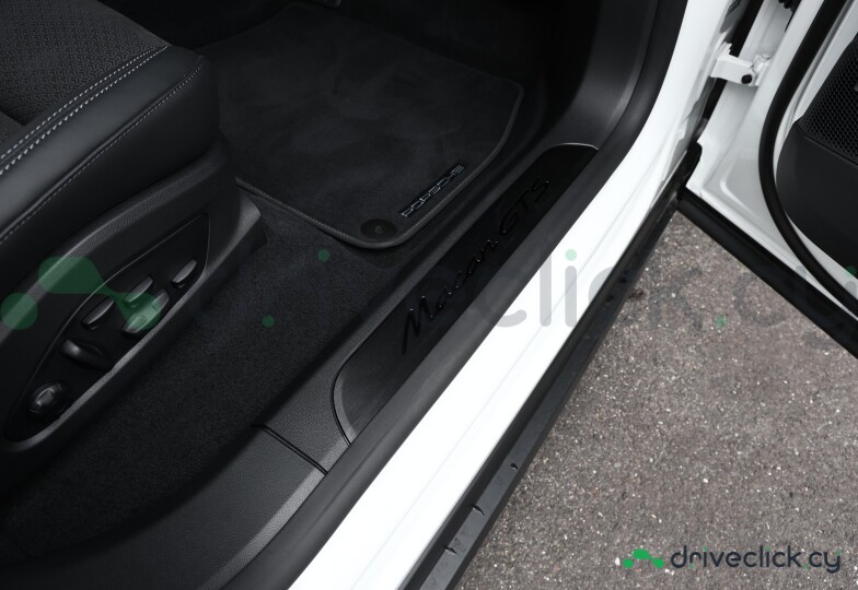 Porsche Macan White