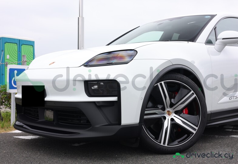 Porsche Macan White