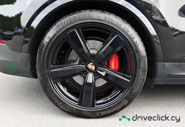 Porsche Cayenne Black