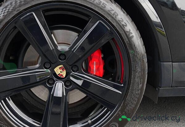 Porsche Cayenne Black
