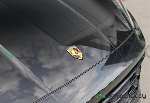 Porsche Cayenne Black