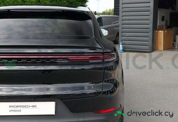 Porsche Cayenne Black