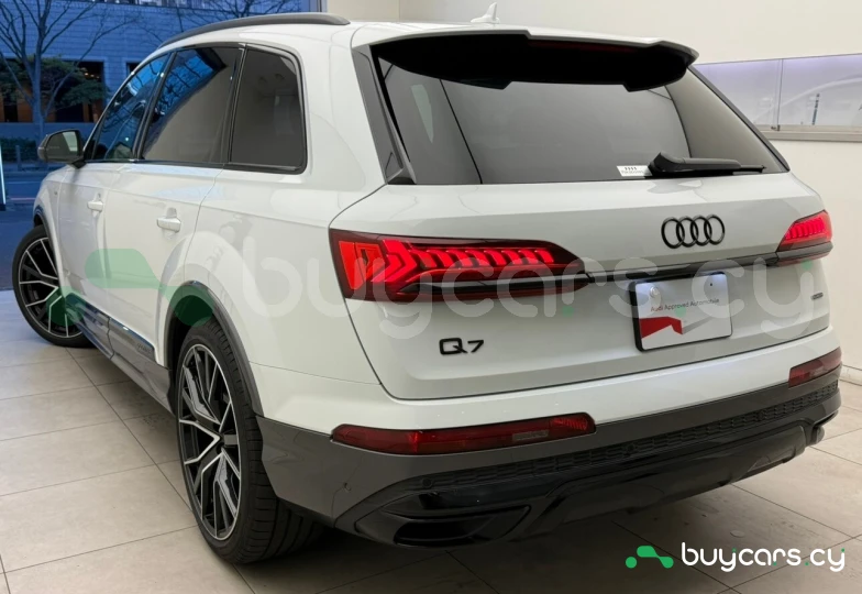 Audi Q7 White