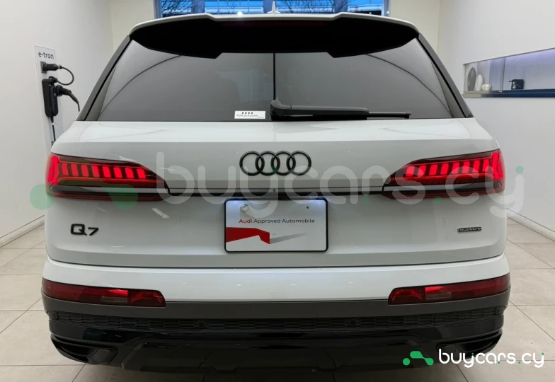 Audi Q7 White