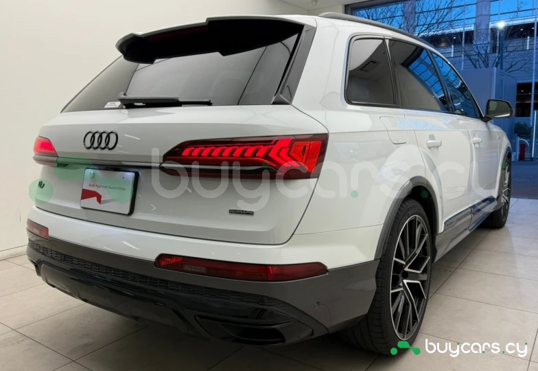 Audi Q7 White
