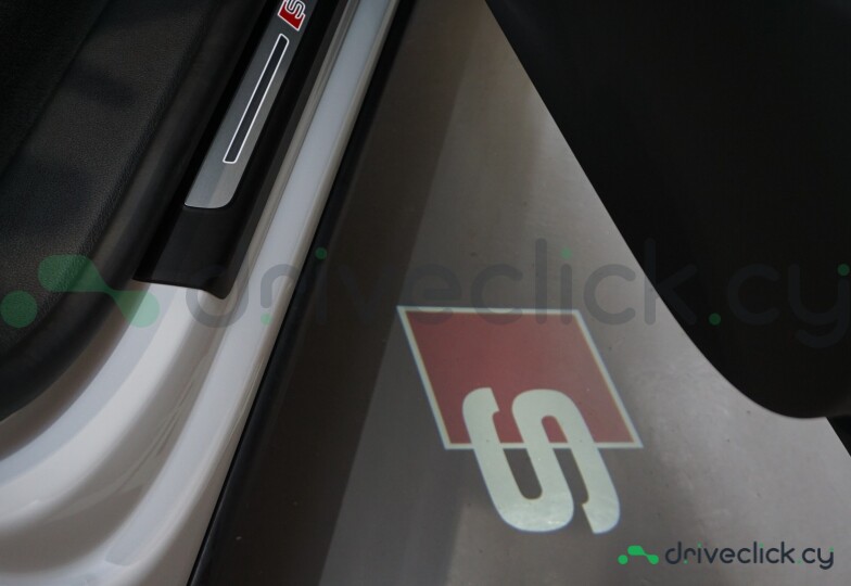 Audi Q8 White