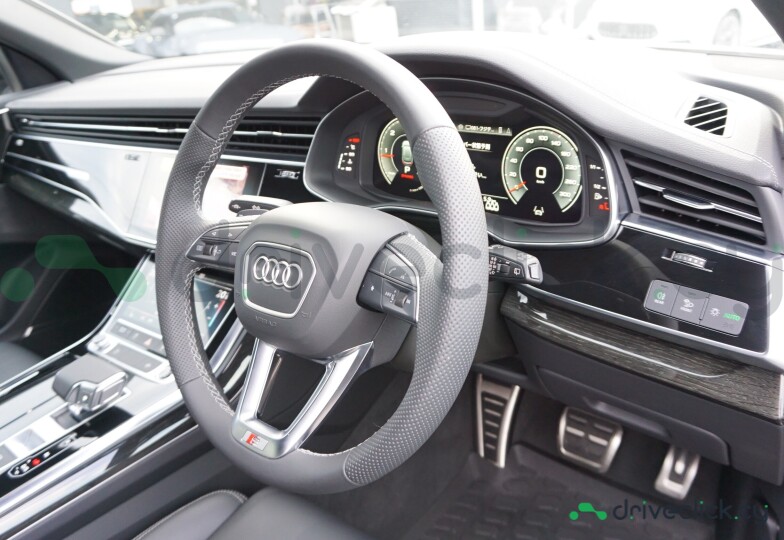 Audi Q8 White