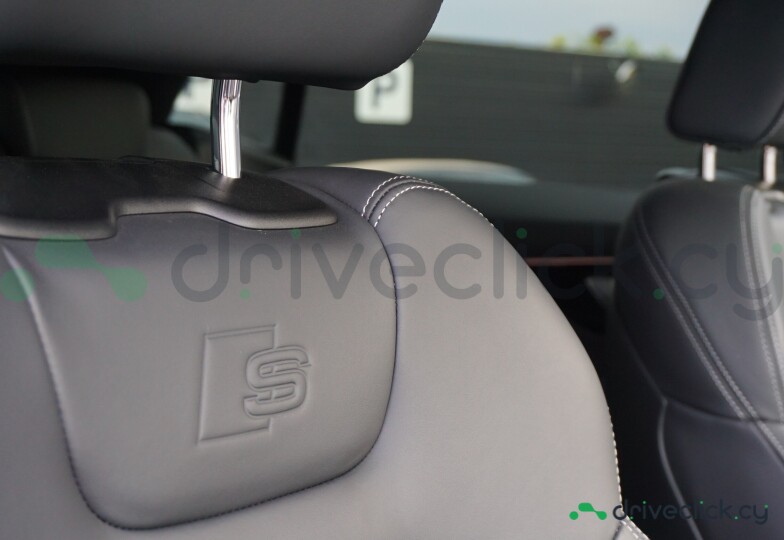 Audi Q8 White