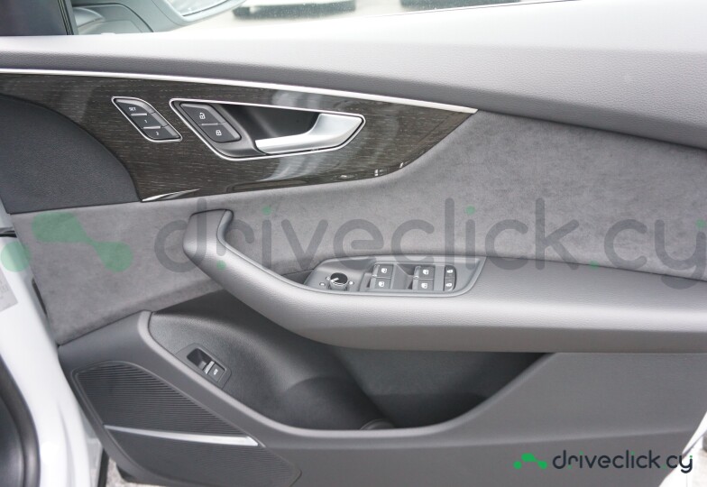 Audi Q8 White