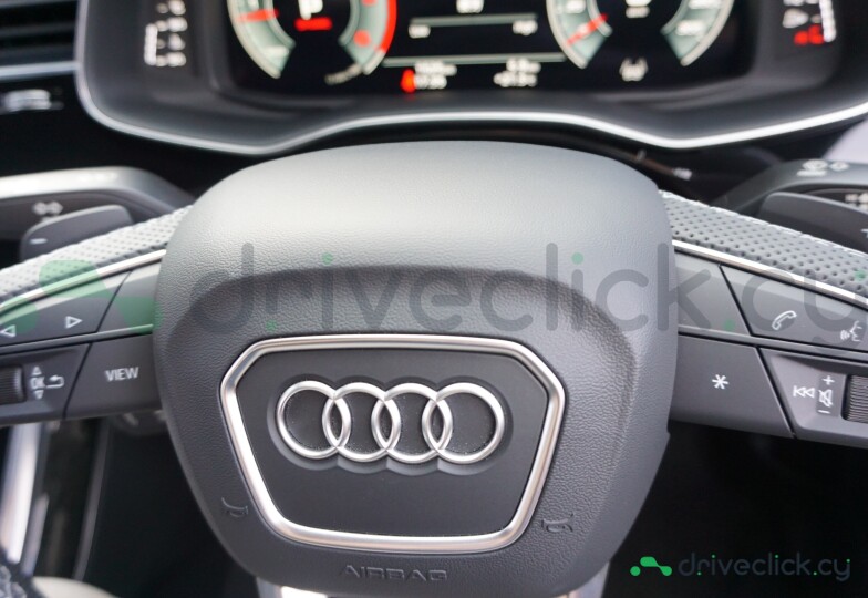 Audi Q8 White