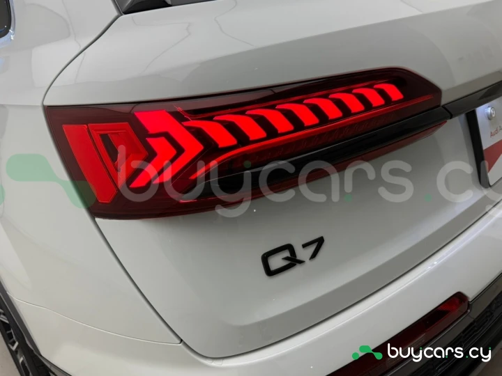 Audi Q7 White