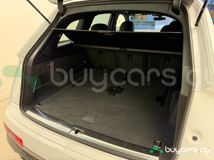 Audi Q7 White
