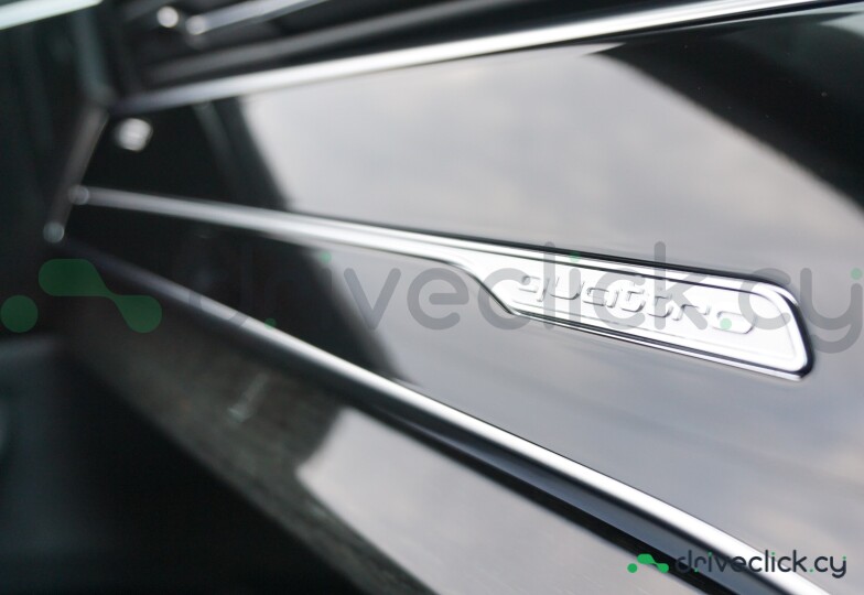 Audi Q8 White