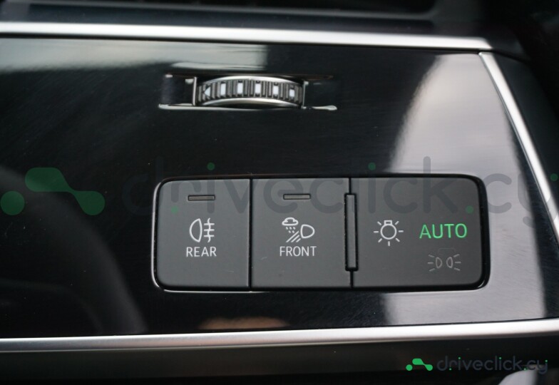 Audi Q8 White