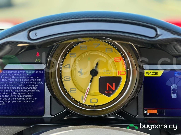 Ferrari 812 Красный