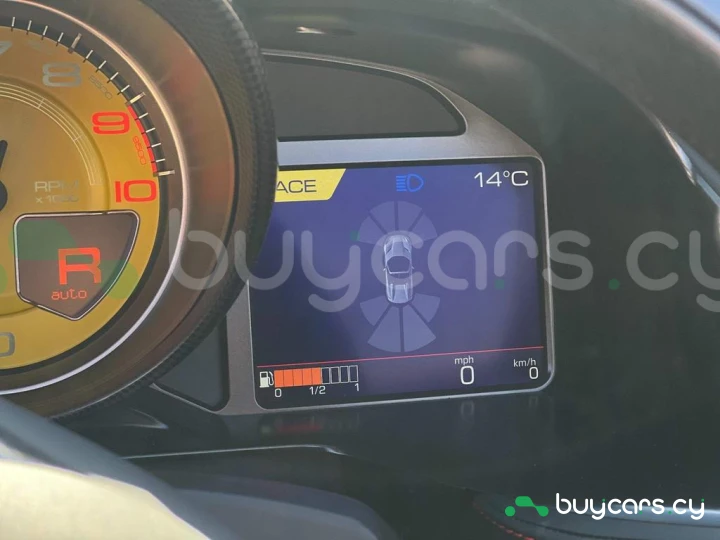 Ferrari 812 Красный