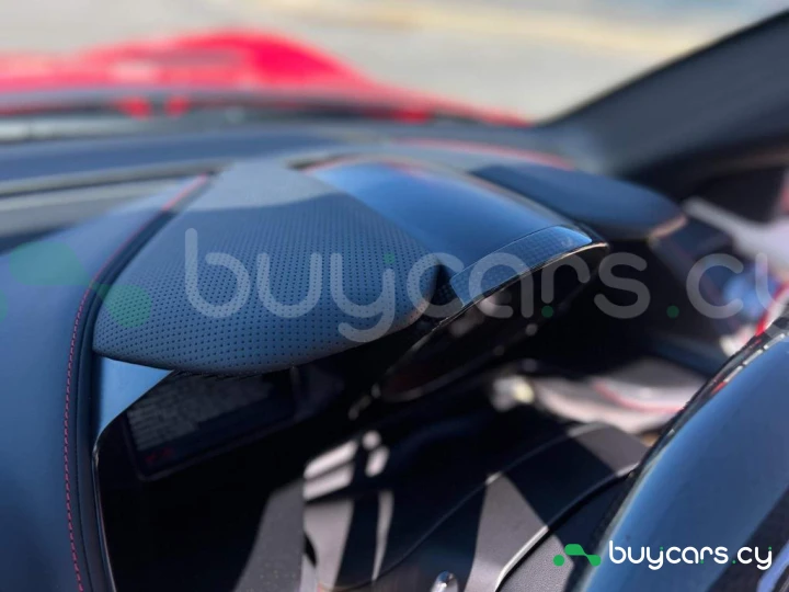 Ferrari 812 Красный