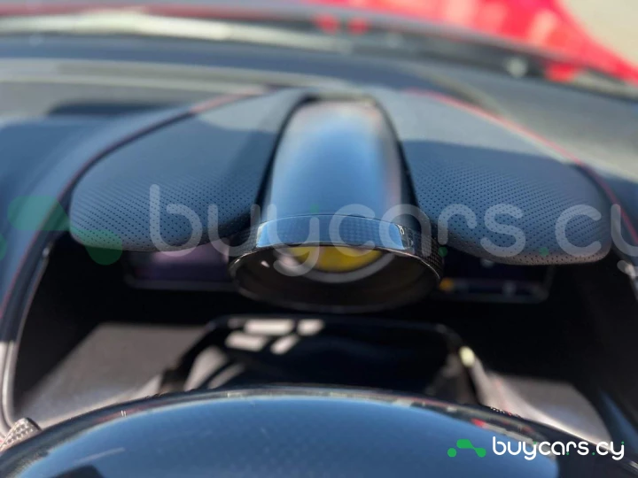 Ferrari 812 Красный