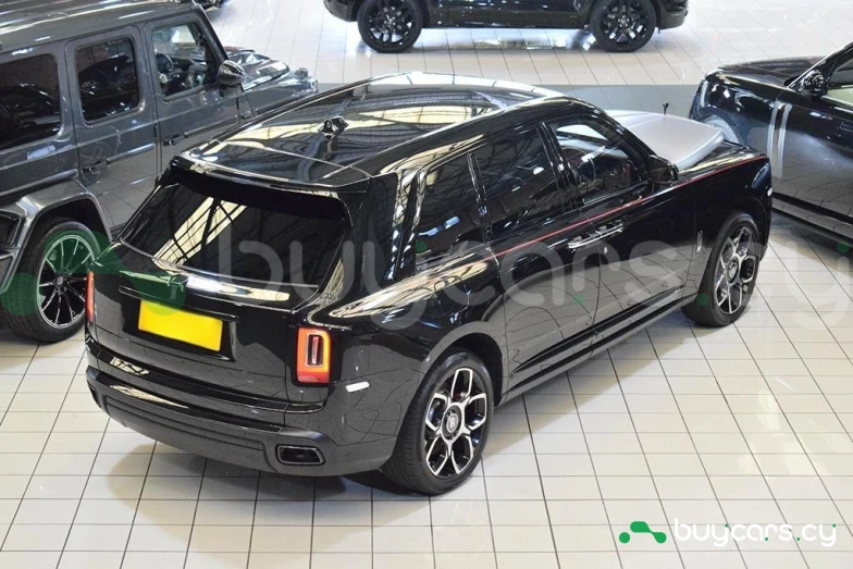 Rolls-Royce Cullinan Черный