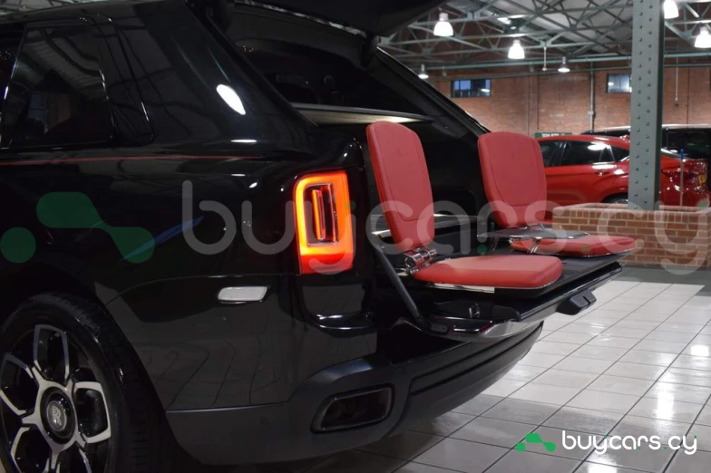 Rolls-Royce Cullinan Черный