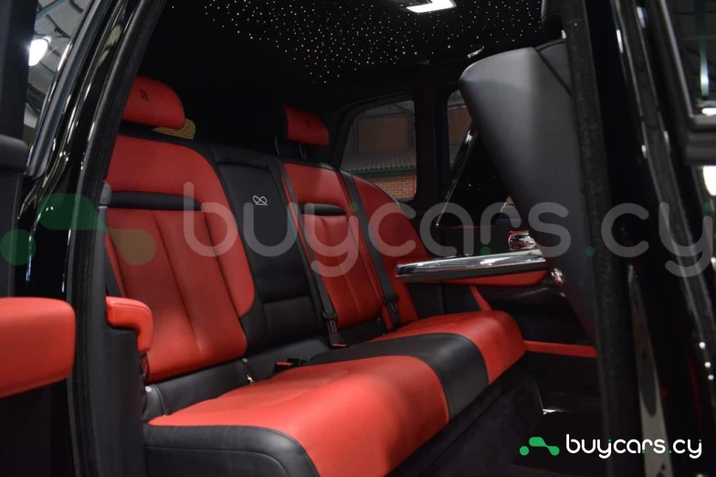 Rolls-Royce Cullinan Черный