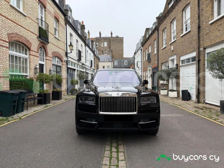 Rolls-Royce Cullinan Черный
