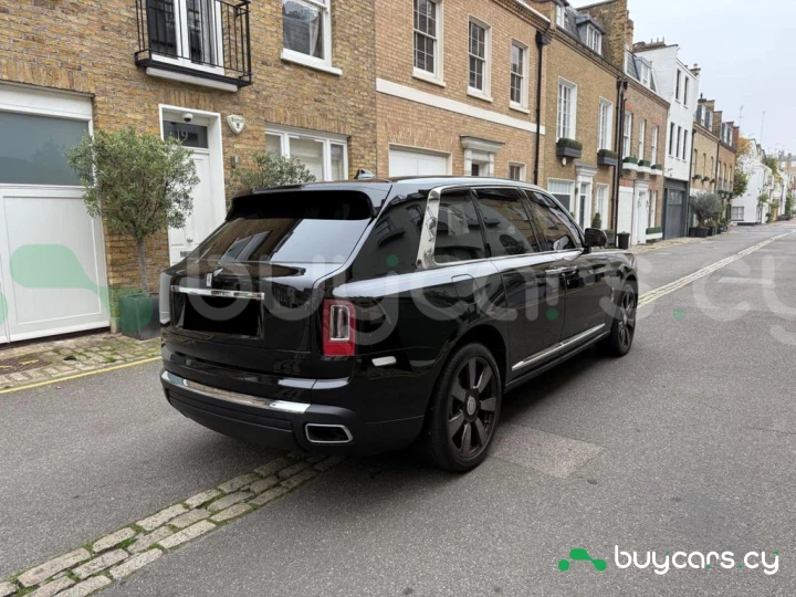 Rolls-Royce Cullinan Черный