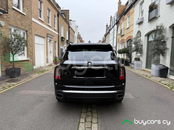 Rolls-Royce Cullinan Черный